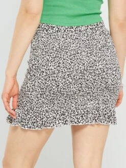 Jupe Courte Volantée à Motifs -Kiabi jupe courte volantee a motifs blancnoir arr18 1 frb3