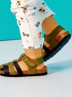 Sandales à Brides Ajourées -Kiabi sandales a brides ajourees kaki zj597 1 frb2