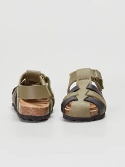 Sandales à Brides Ajourées -Kiabi sandales a brides ajourees kaki zj597 1 frb5