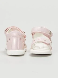 Sandales Fermées à Scratchs -Kiabi sandales fermees a scratchs rose zs313 1 frb3