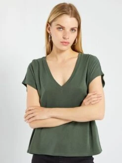 T-shirt Uni à Col V -Kiabi t shirt uni a col v vert aev90 3 frb5 1